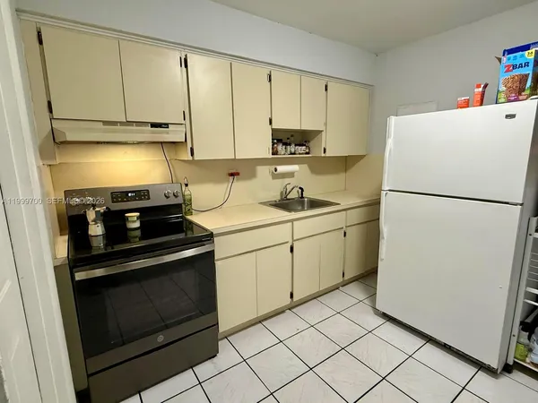 $2,300 | 2732 Northwest 16th Terrace, Unit 2734, Miami, FL 33125