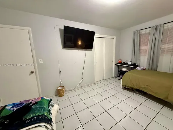 $2,300 | 2732 Northwest 16th Terrace, Unit 2734, Miami, FL 33125