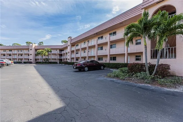 $233,900 | 400 Forest Lakes Boulevard, Unit 210, Naples, FL 34105