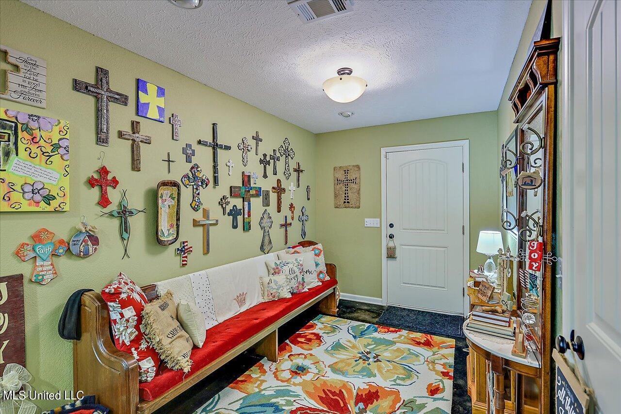 2568 Highway 481 Raleigh, MS 39153 - Photo 18 of 89 Foyer