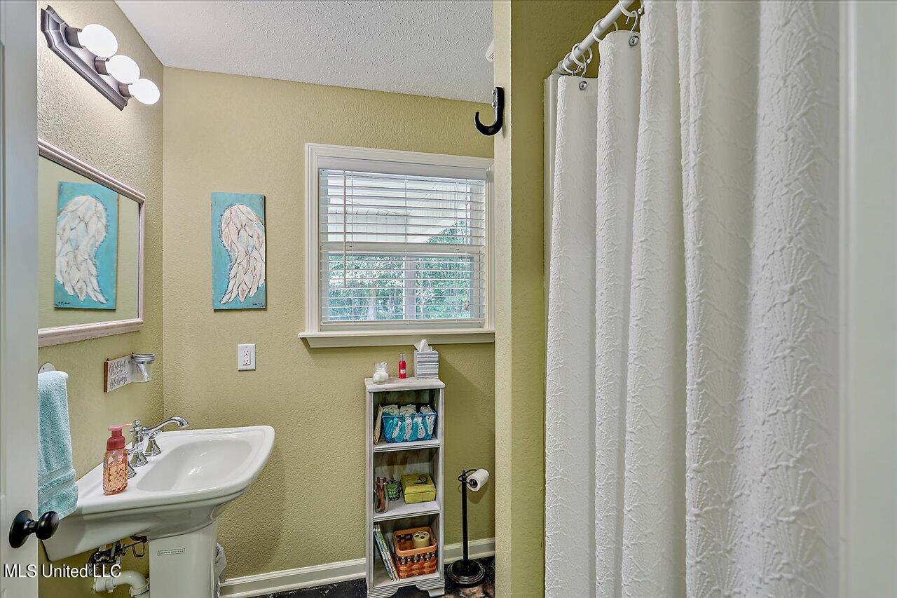 2568 Highway 481 Raleigh, MS 39153 - Photo 35 of 89 Second Bathroom First Floor