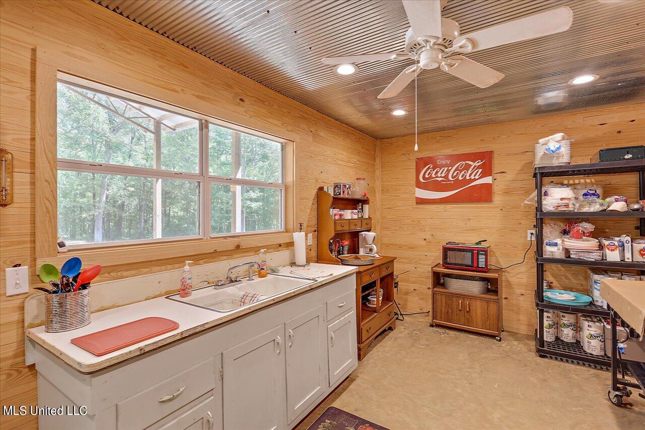 2568 Highway 481 Raleigh, MS 39153 - Photo 54 of 89 Barn Kitchen