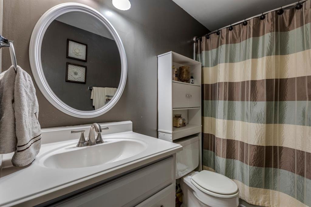 133 Glengarry Drive Coraopolis, PA 15108 - Photo 15 of 24 a bathroom with a sink a toilet and shower