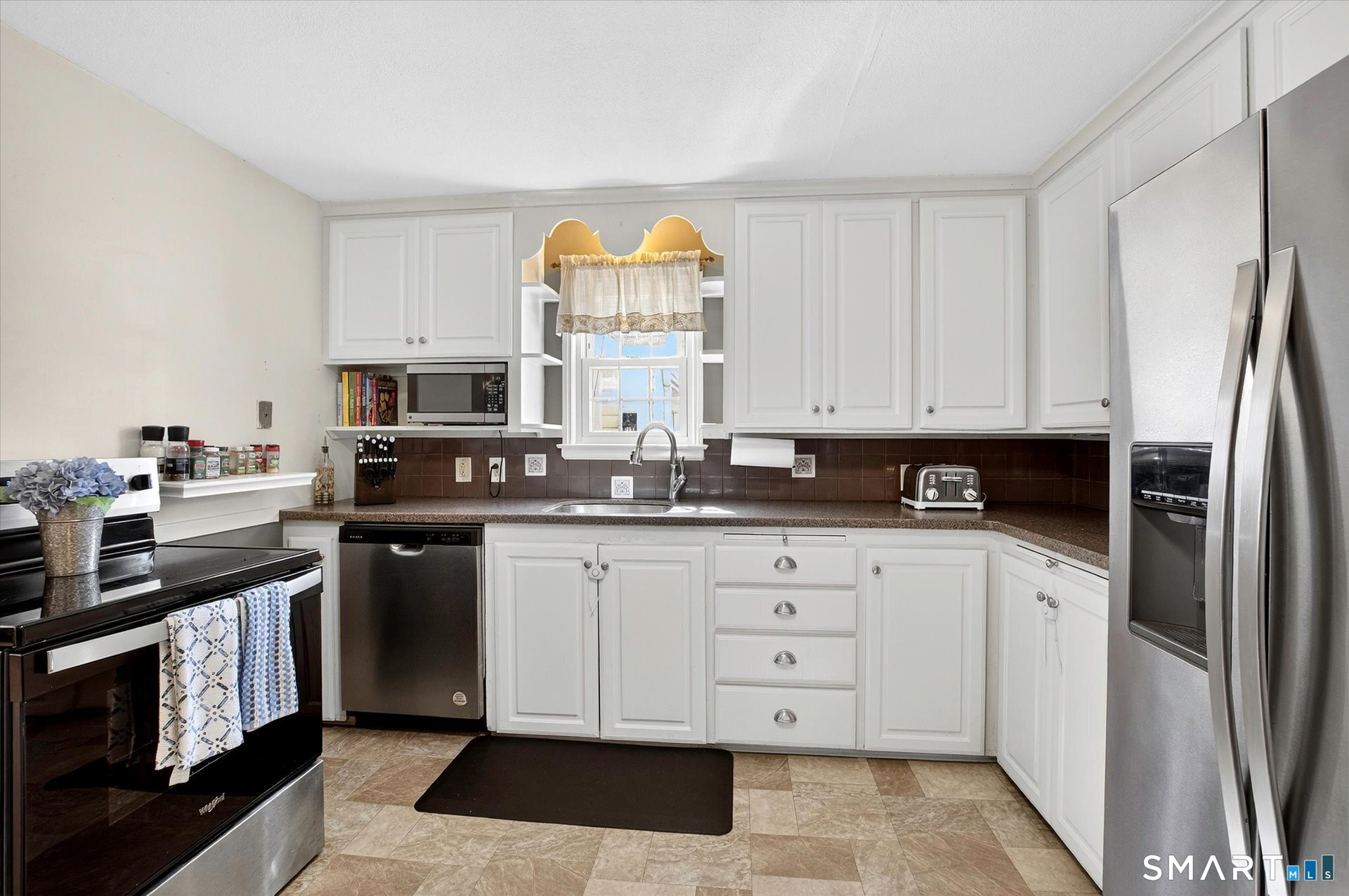 22 Carroll Road Manchester, CT 06042 - Photo 15 of 40