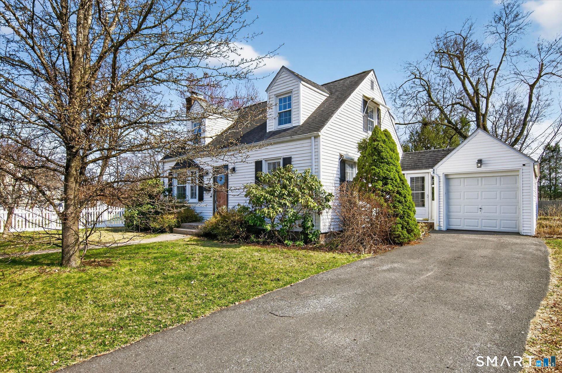 22 Carroll Road Manchester, CT 06042 - Photo 2 of 40