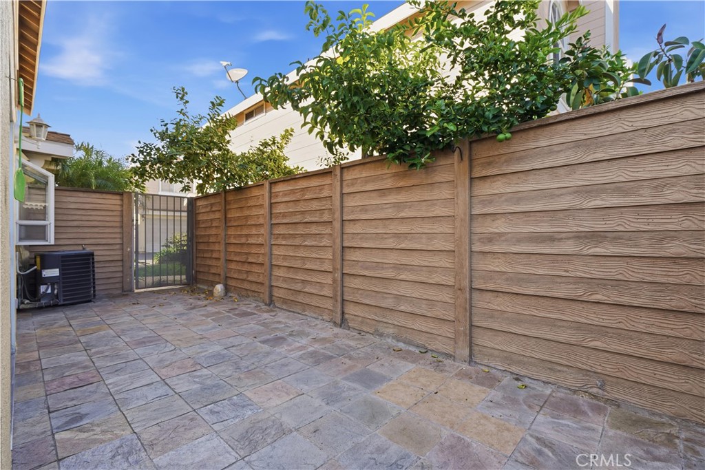 9826 California South Gate, CA 90280 - Photo 25 of 29