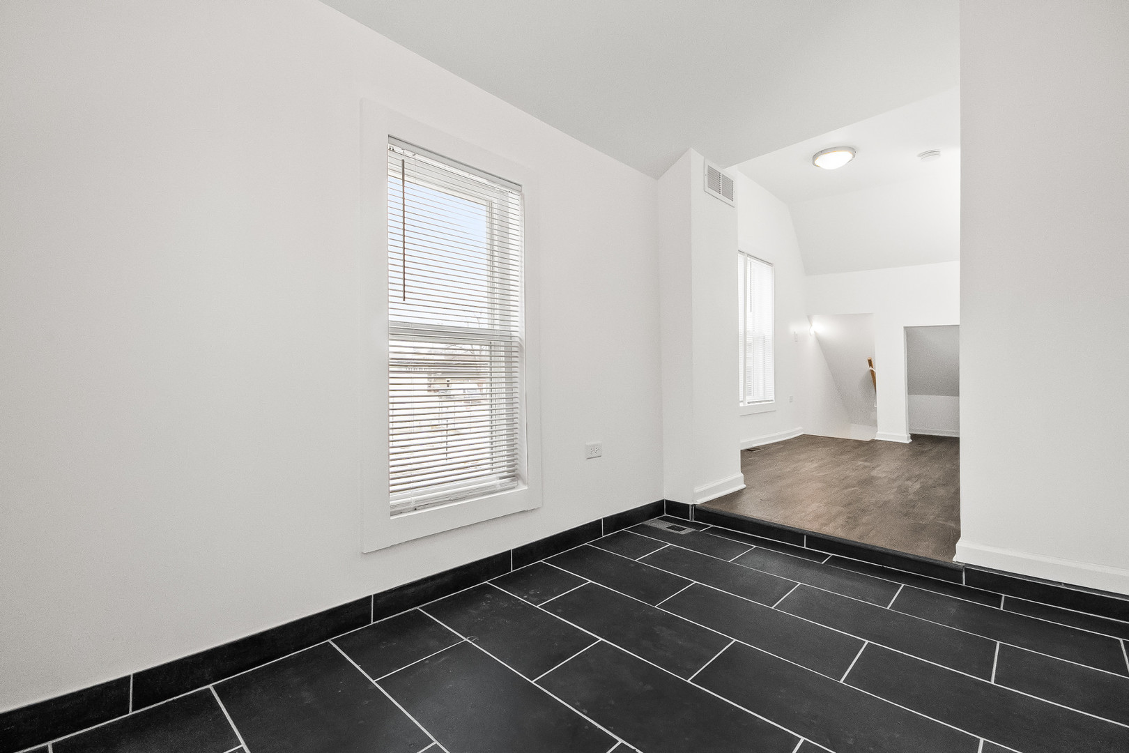 277 Gifford Place Elgin, IL 60120 - Photo 12 of 15