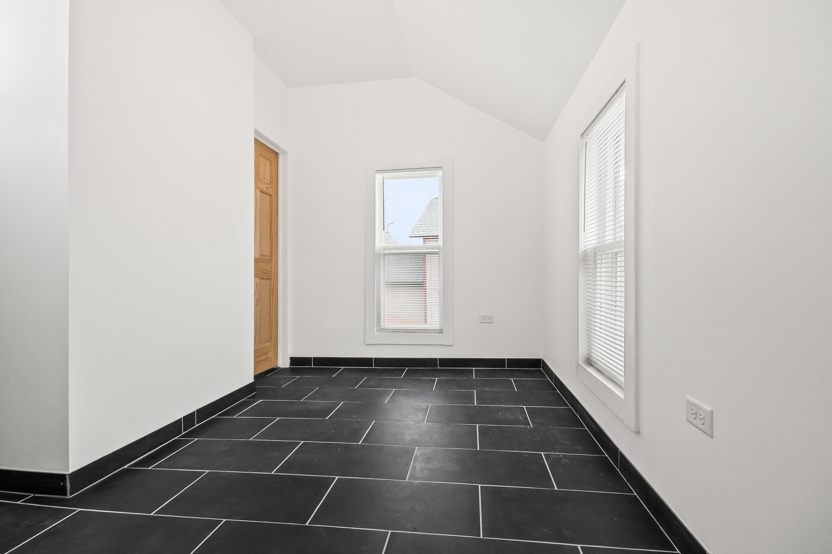 277 Gifford Place Elgin, IL 60120 - Photo 13 of 15