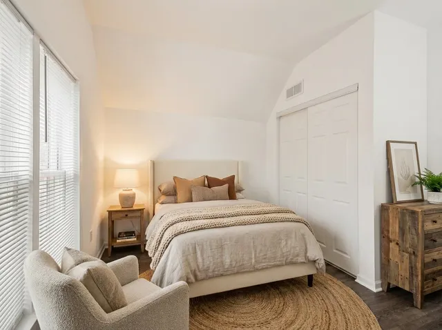 $315,000 | 277 Gifford Place, Elgin, IL 60120