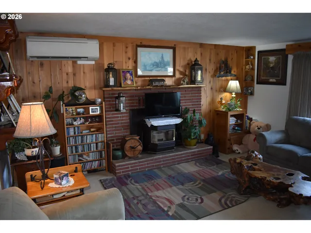 $378,900 | 2360 High Street, Reedsport, OR 97467