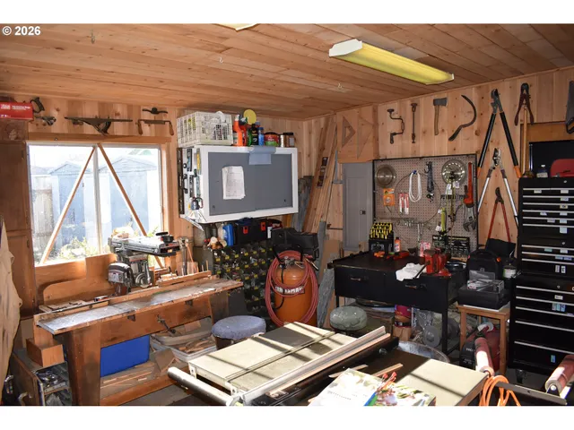 $378,900 | 2360 High Street, Reedsport, OR 97467