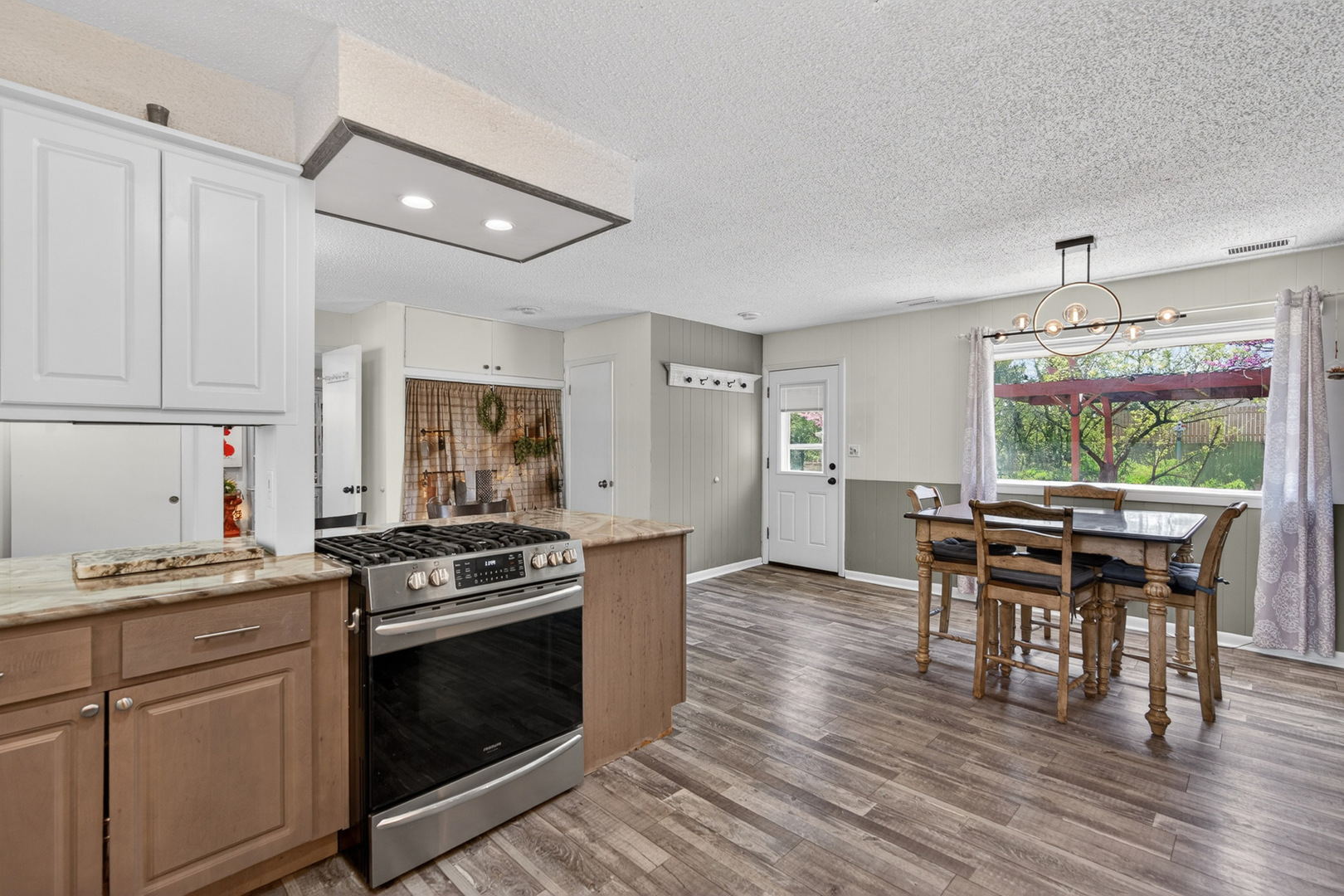 1931 Oakwood Road Northbrook, IL 60062 - Photo 12 of 24 Gallery Image 12