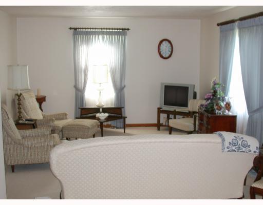 480 Golf Course Road Aliquippa, PA 15001 - Photo 3 of 15 Living Room.