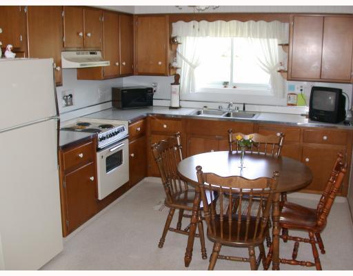 480 Golf Course Road Aliquippa, PA 15001 - Photo 5 of 15 Kitchen.