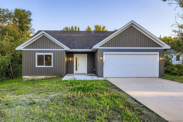 $419,900 | 2557 County Rd I, Mounds View, MN 55112