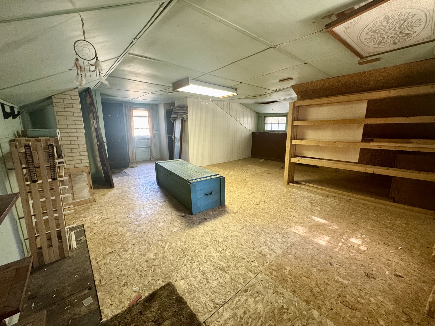 303 South Elm Street Clinton, IL 61727 - Photo 13 of 17 a view of a livingroom with furniture