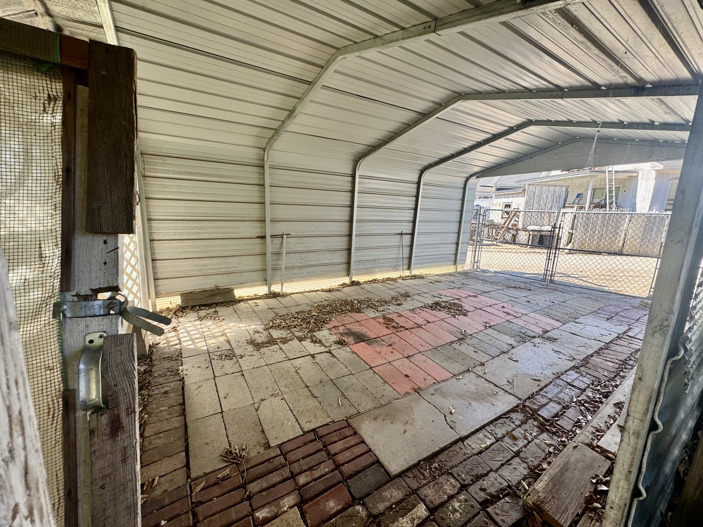 303 South Elm Street Clinton, IL 61727 - Photo 3 of 17 a backyard of a house