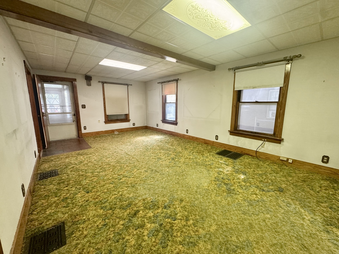 303 South Elm Street Clinton, IL 61727 - Photo 8 of 17 a view of an empty room and window