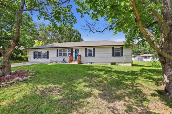 $240,000 | 304 East South Street, Harrisonville, MO 64701
