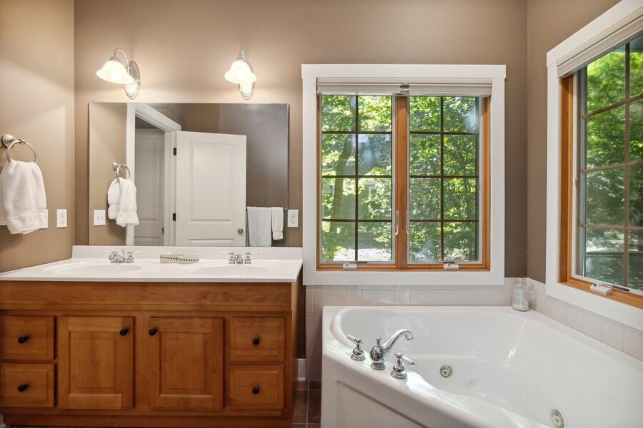 18798 Old Field Road New Buffalo, MI 49117 - Photo 25 of 45 26_18798OldFieldRd_168_PrimaryBathroom_L