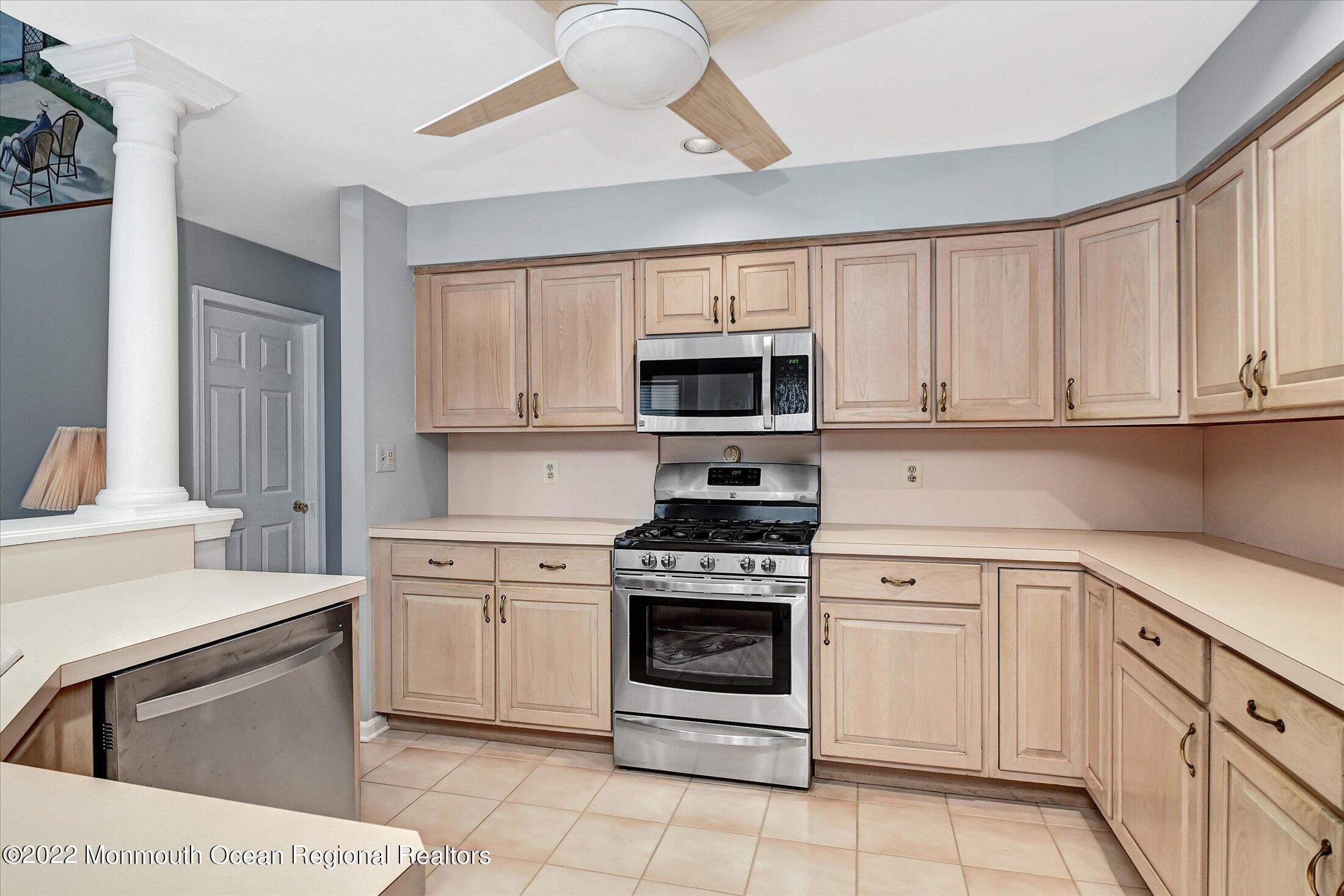 6 Falcon Ridge Circle Holmdel, NJ 07733 - Photo 19 of 43 17-Kitchen