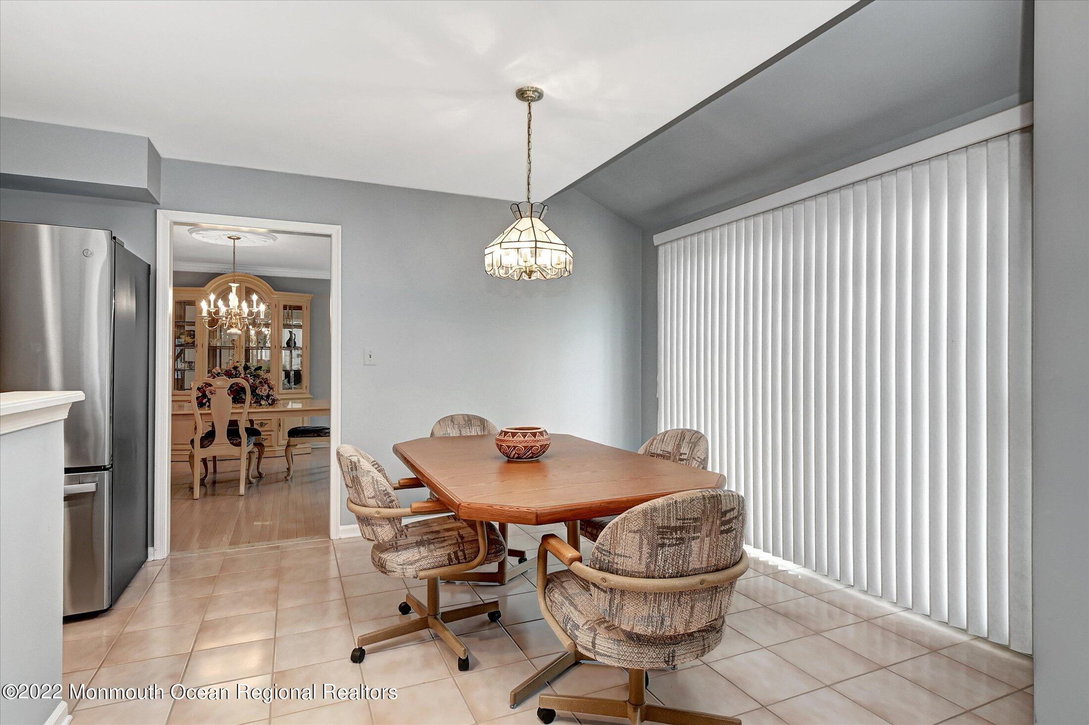 6 Falcon Ridge Circle Holmdel, NJ 07733 - Photo 20 of 43 18-Breakfast Area