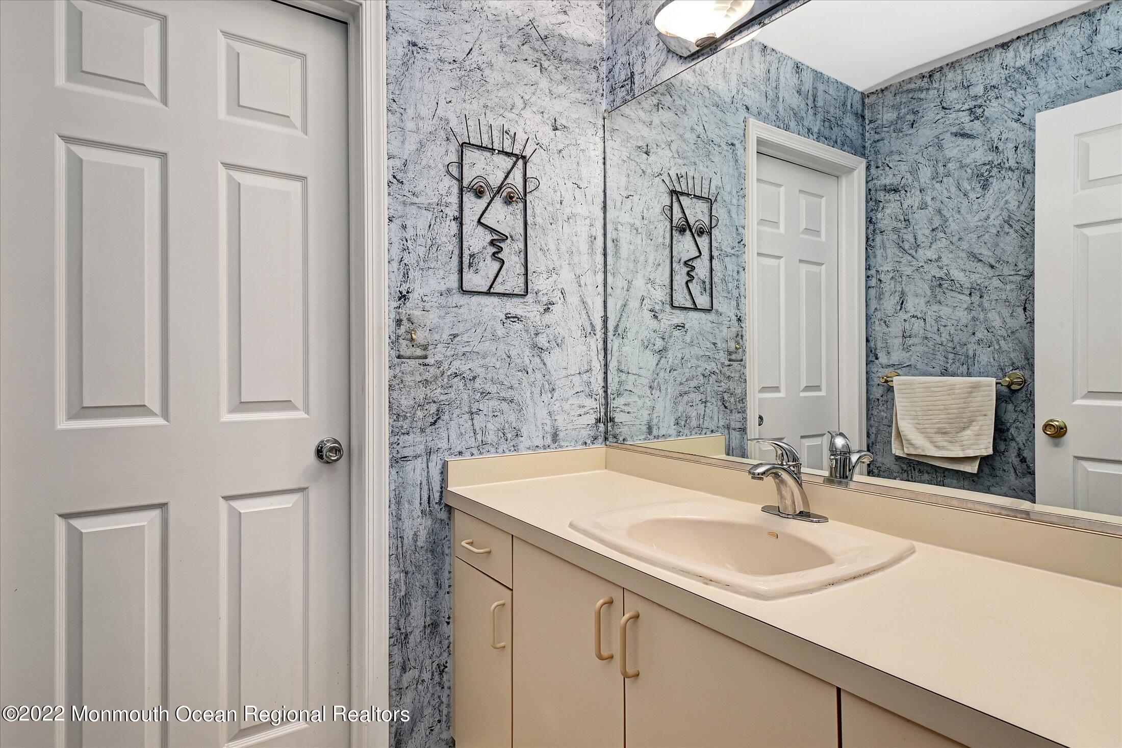 6 Falcon Ridge Circle Holmdel, NJ 07733 - Photo 29 of 43 28-Bathroom