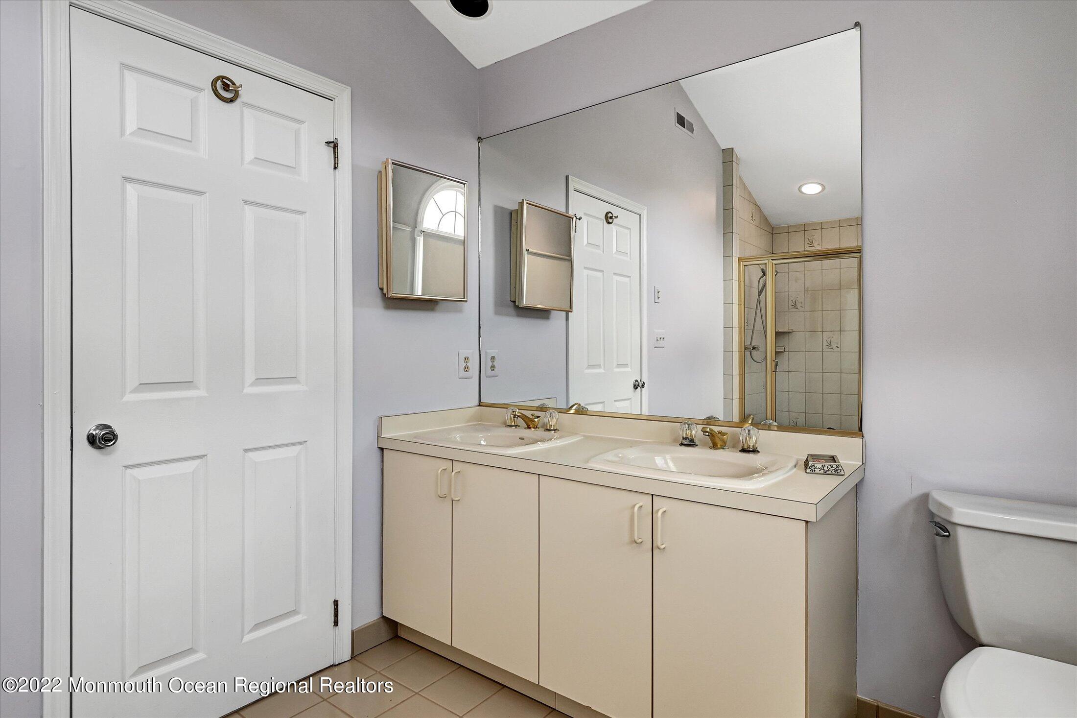 6 Falcon Ridge Circle Holmdel, NJ 07733 - Photo 34 of 43 33-Master Bathroom