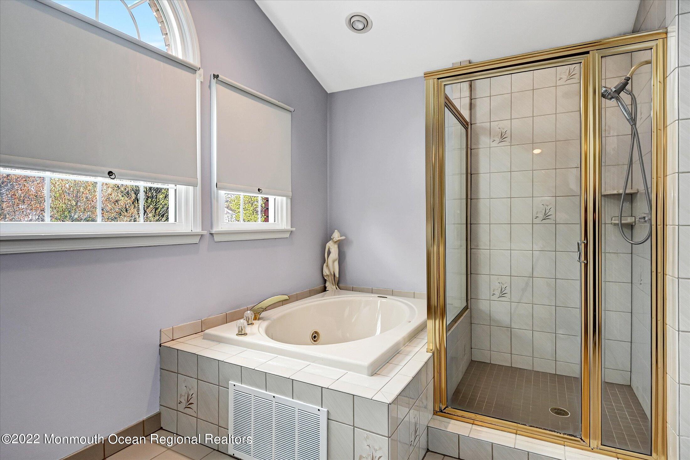 6 Falcon Ridge Circle Holmdel, NJ 07733 - Photo 35 of 43 34-Master Shower