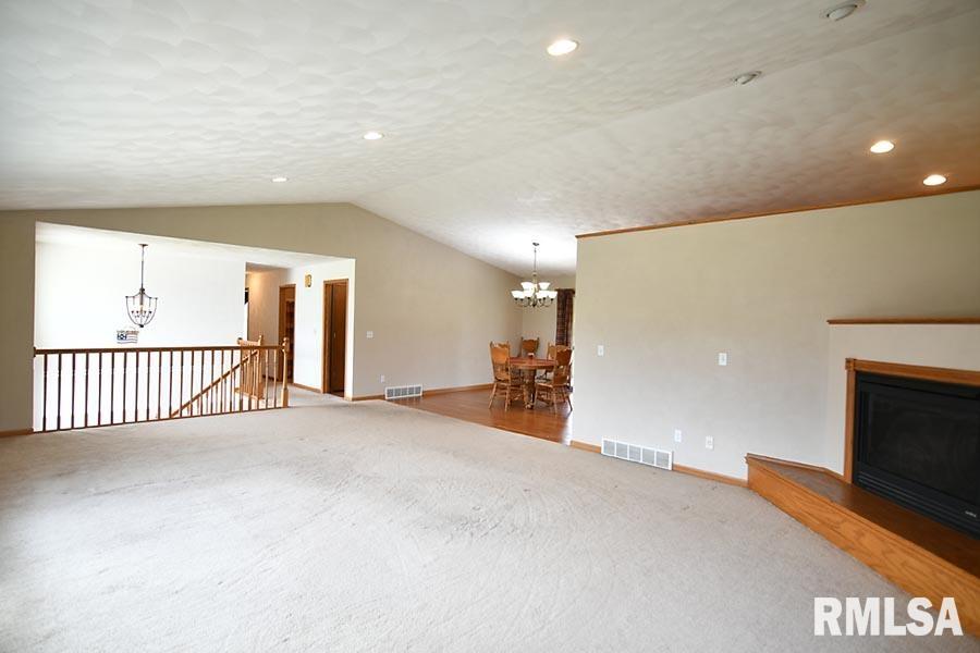 316 South Ridge Street Cambridge, IL 61238 - Photo 3 of 21 Gallery Image 3