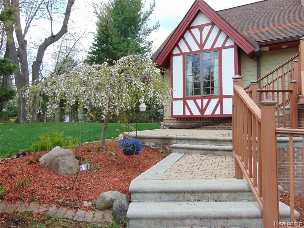 2700 Mohawk Lane Rochester Hills, MI 48306 - Photo 3 of 83