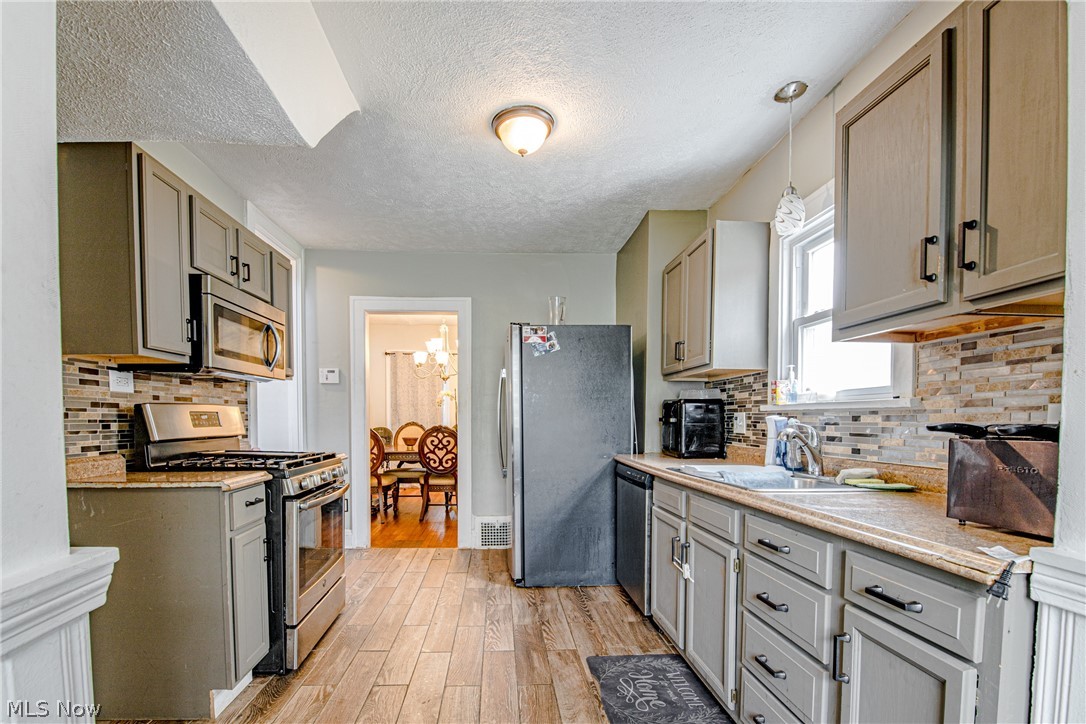 3295 East Overlook Road Cleveland Heights, OH 44118 - Photo 8 of 21