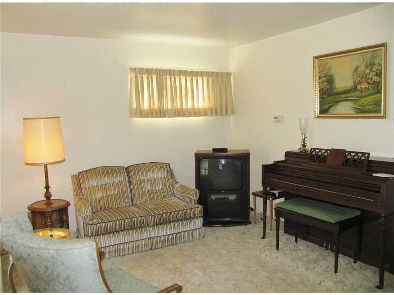 540 Jefferson Road Penn Hills, PA 15235 - Photo 11 of 20 Living Room.