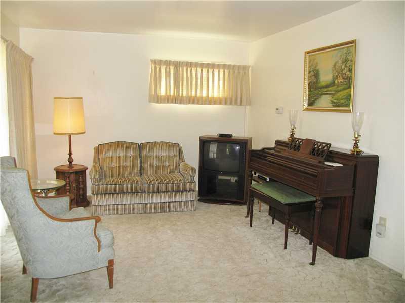 540 Jefferson Road Penn Hills, PA 15235 - Photo 10 of 20 Living Room.