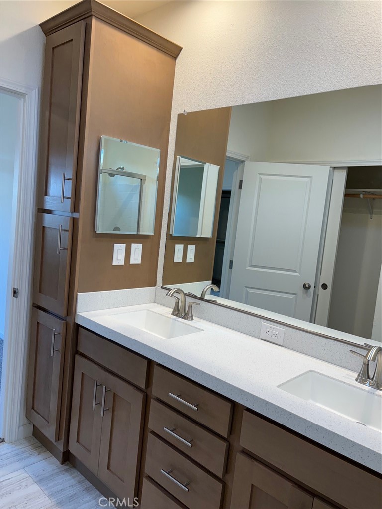 166 Via Robles, Unit 166 Paso Robles, CA 93446 - Photo 21 of 38 Primary Bath