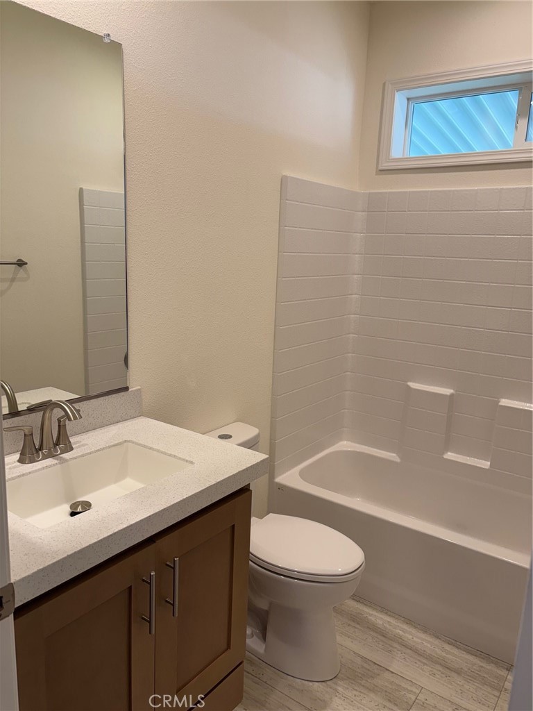 166 Via Robles, Unit 166 Paso Robles, CA 93446 - Photo 25 of 38 Guest Bath