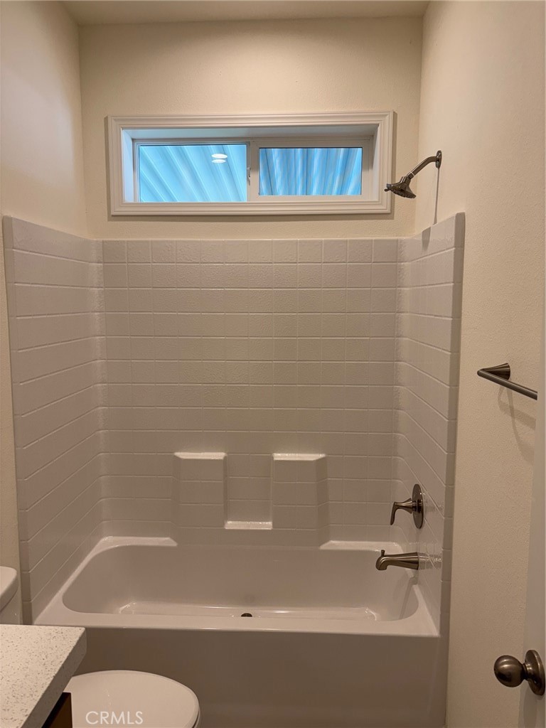 166 Via Robles, Unit 166 Paso Robles, CA 93446 - Photo 26 of 38 Guest Bath