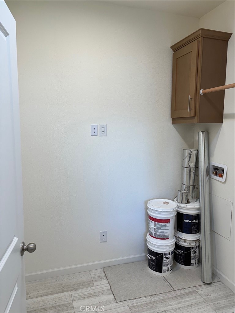 166 Via Robles, Unit 166 Paso Robles, CA 93446 - Photo 31 of 38 Large Utility Room