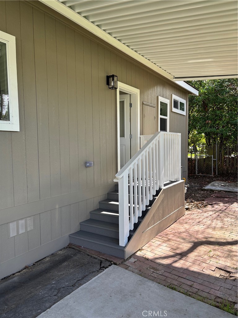 166 Via Robles, Unit 166 Paso Robles, CA 93446 - Photo 6 of 38 Utility room entry
