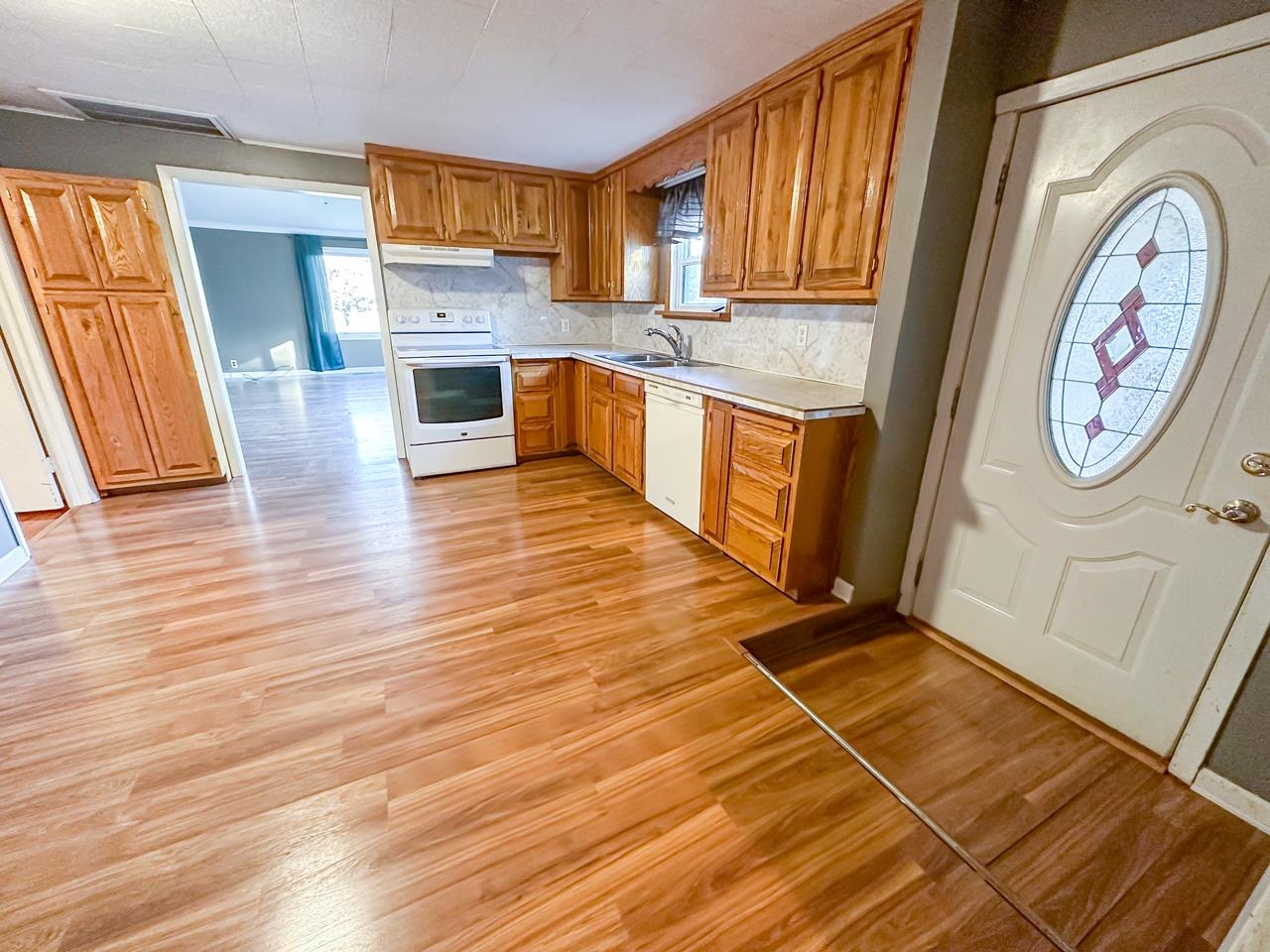 6465 North Geneva Road Coleman, MI 48618 - Photo 8 of 26