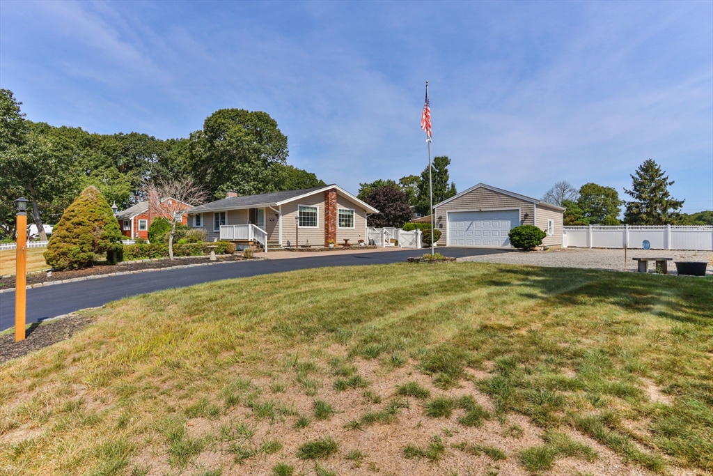 6 Robinhood Road Wareham, MA 02571 - Photo 3 of 40 Gallery Image 3
