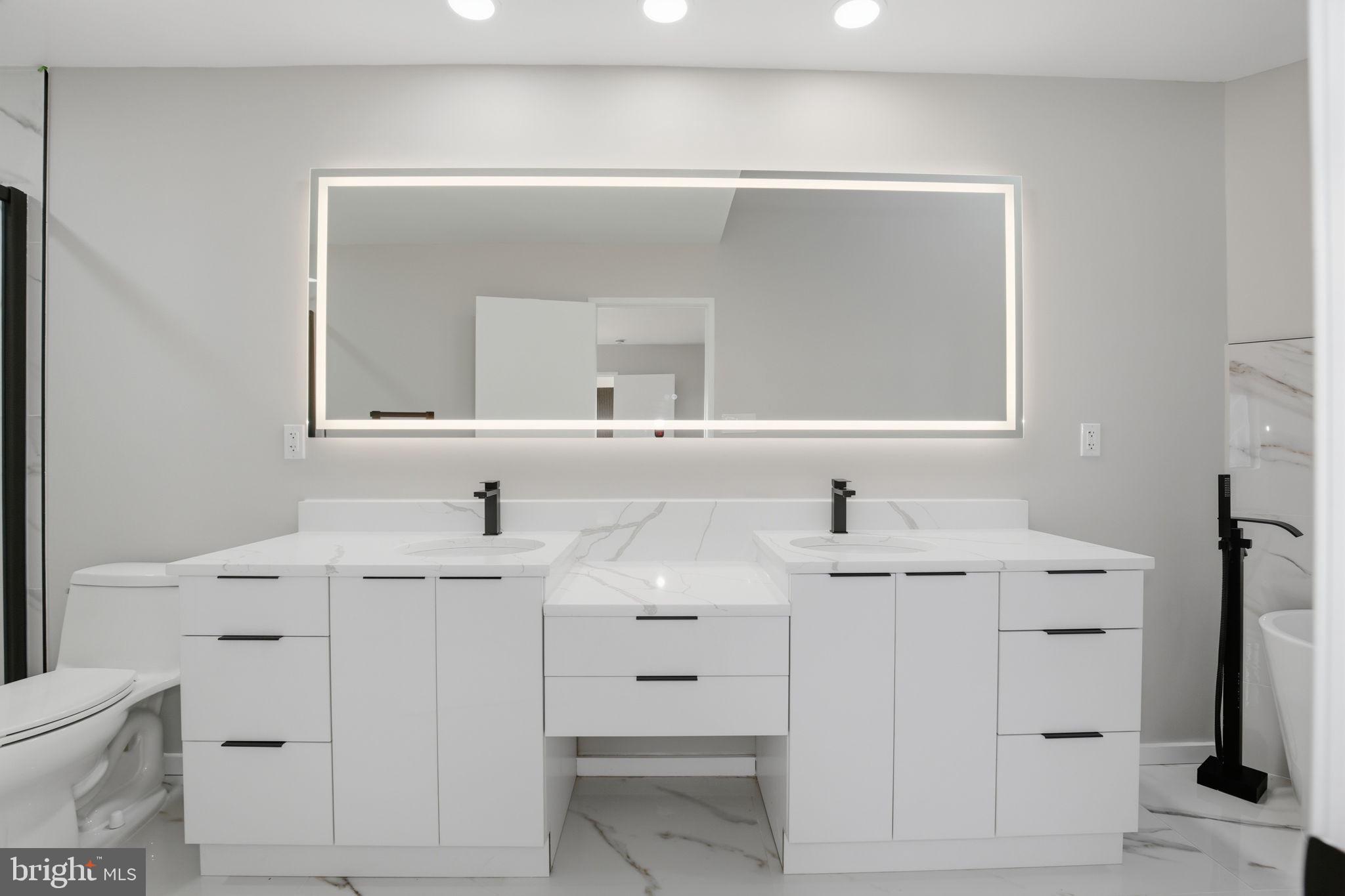 1671 Cedar Hollow Way Reston, VA 20194 - Photo 23 of 76 primary bath