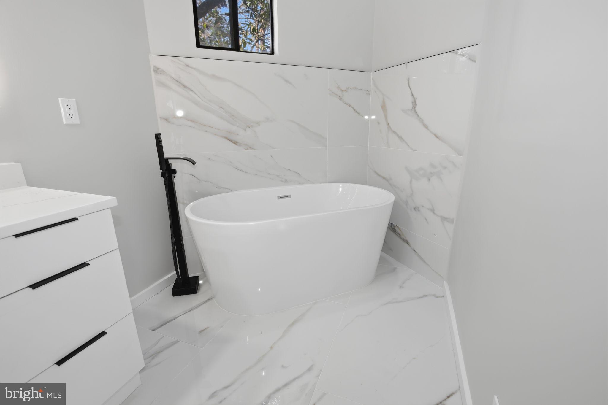 1671 Cedar Hollow Way Reston, VA 20194 - Photo 25 of 76 primary bath