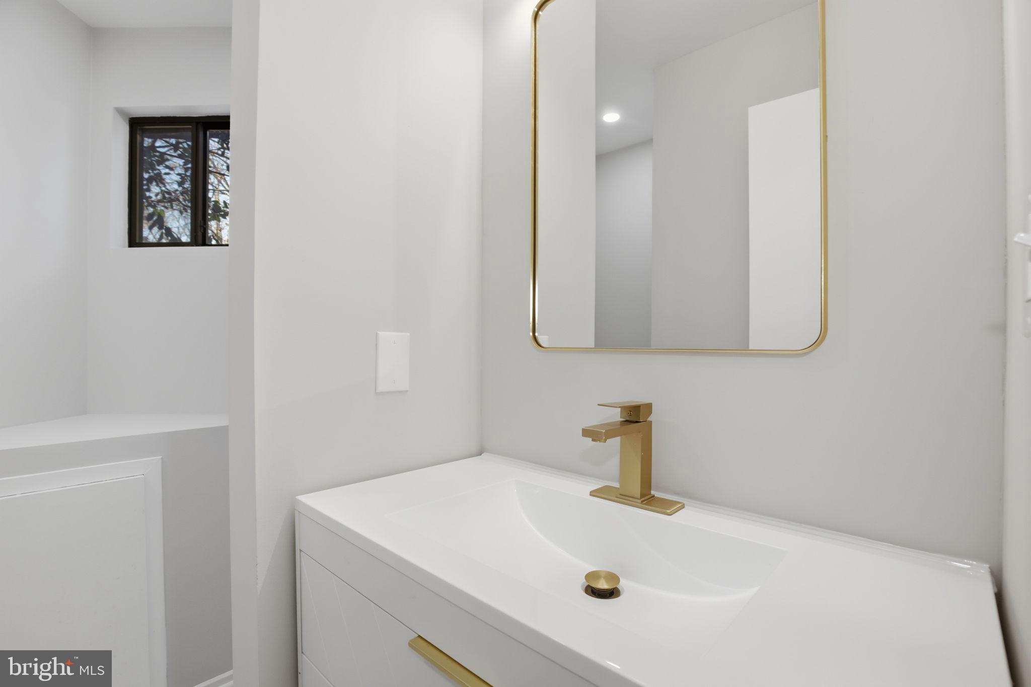 1671 Cedar Hollow Way Reston, VA 20194 - Photo 35 of 76 powder room