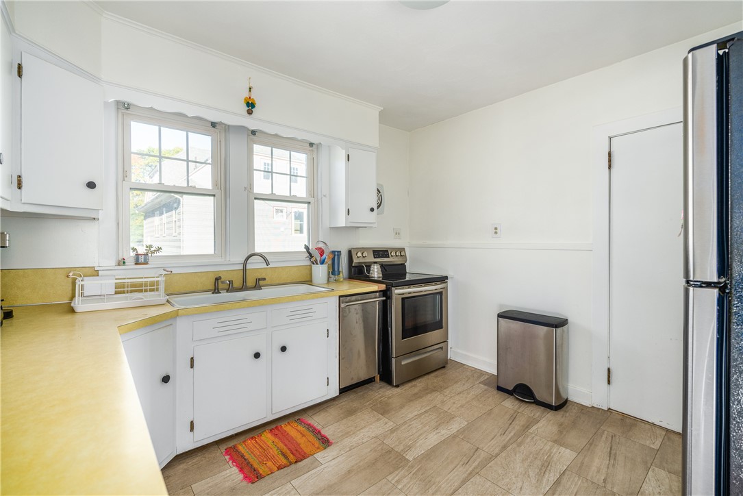 62 Overhill Road Providence, RI 02906 - Photo 13 of 50 2nd Floor