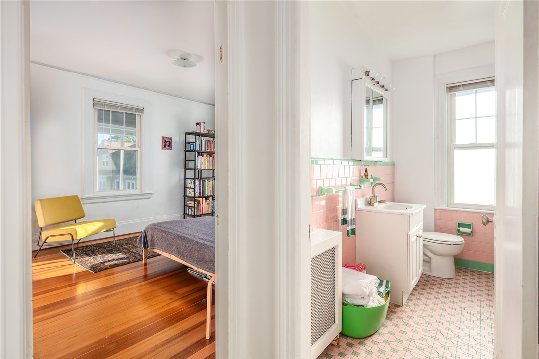 62 Overhill Road Providence, RI 02906 - Photo 16 of 50 2nd Floor