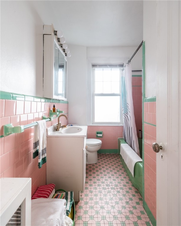 62 Overhill Road Providence, RI 02906 - Photo 17 of 50 2nd Floor