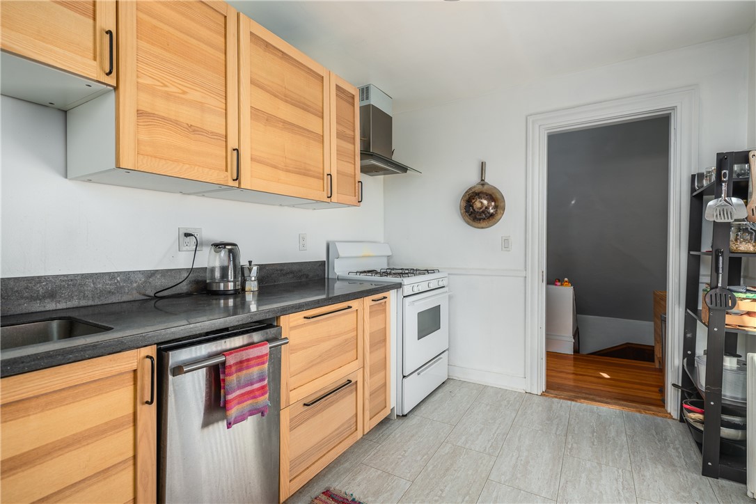 62 Overhill Road Providence, RI 02906 - Photo 25 of 50 3rd Floor