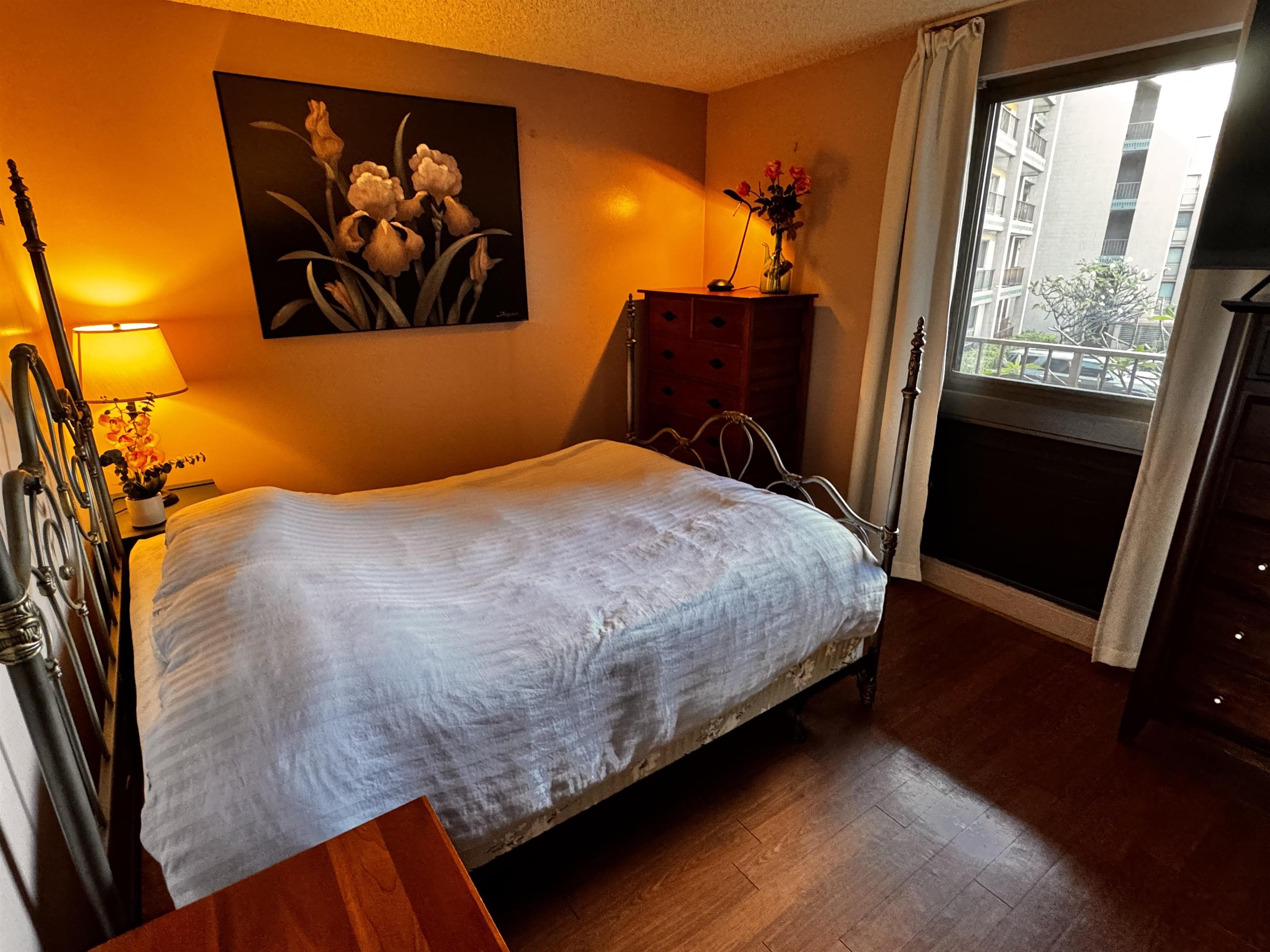 4310 Lower Honoapiilani Road, Unit 315 Lahaina, HI 96761 - Photo 11 of 20 a bedroom with a bed and wooden floor