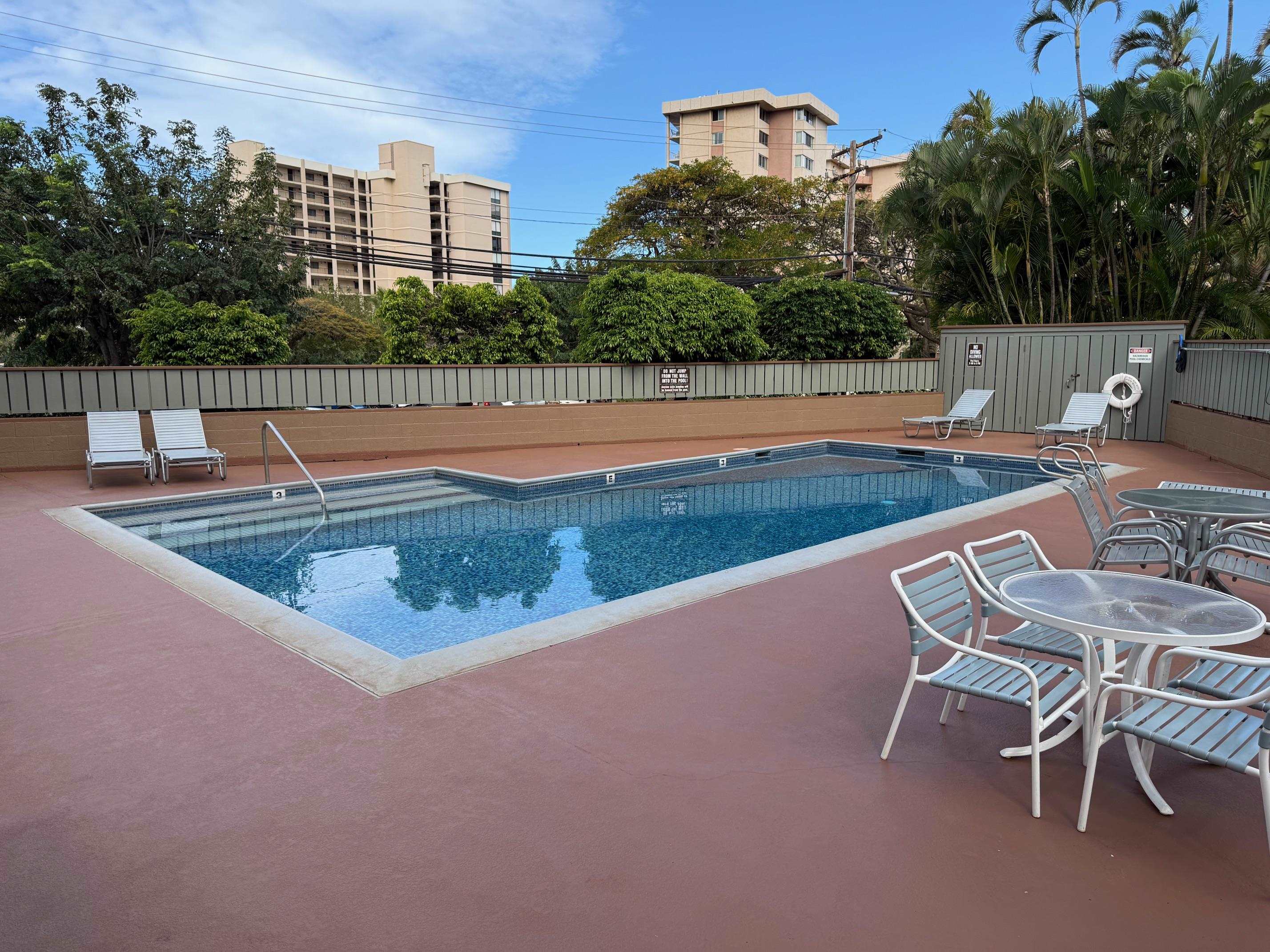 4310 Lower Honoapiilani Road, Unit 315 Lahaina, HI 96761 - Photo 17 of 20 a view of a swimming pool with a lounge chair